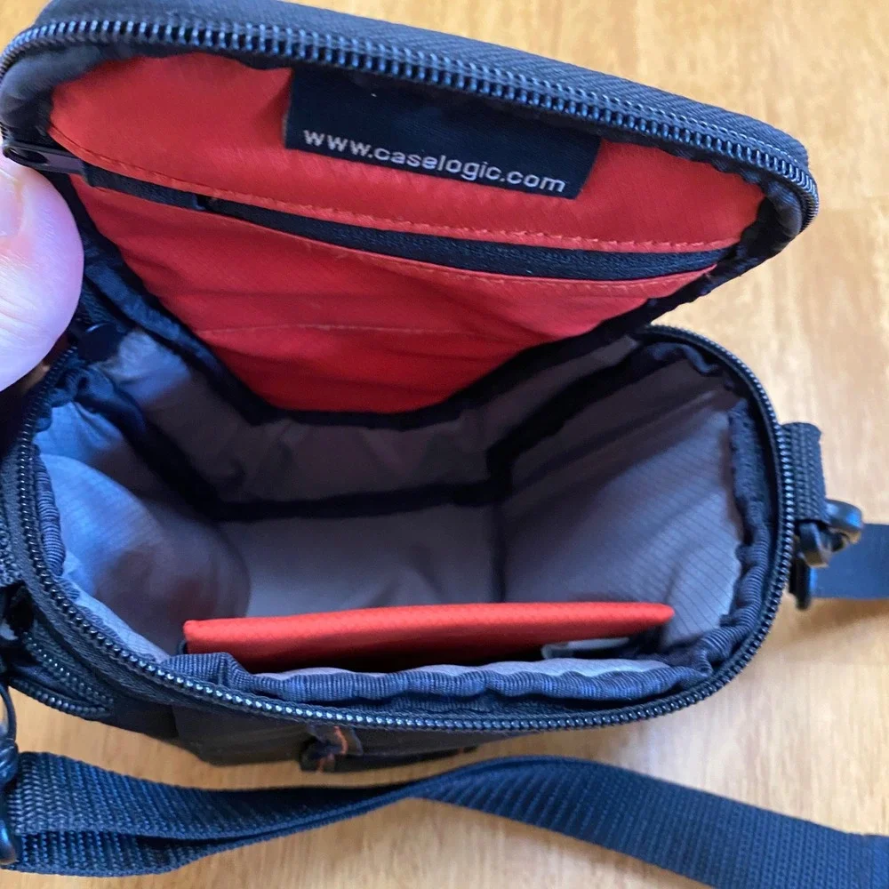 Case Logic Black‎ Padded DSLR Camera Shoulder Bag with Red Interior Trim